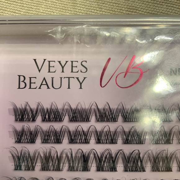 Veyes Beauty. Complete eyelash kit. Lashes, applicator, glue & remover. NIB - Picture 5 of 8